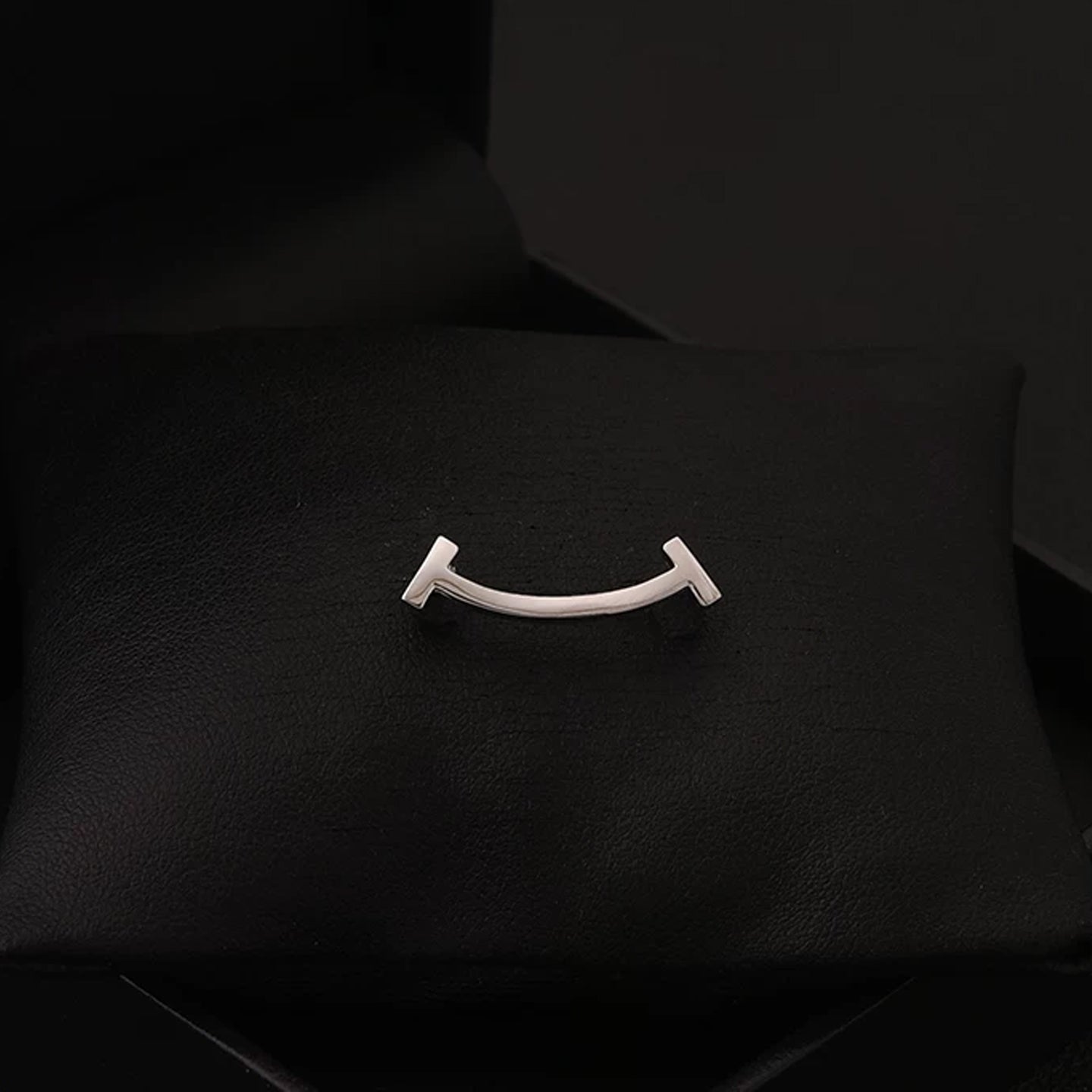 Smiling collar brooch