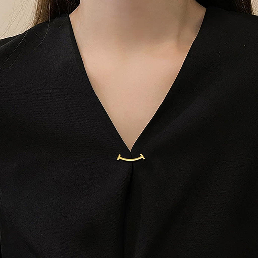 Smiling collar brooch