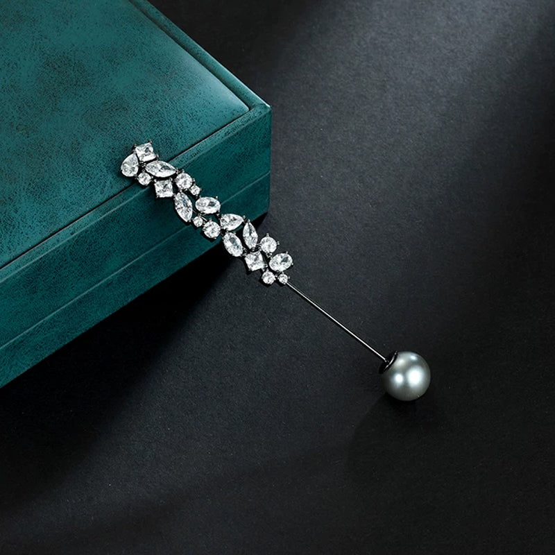 Retro zircon single character brooch